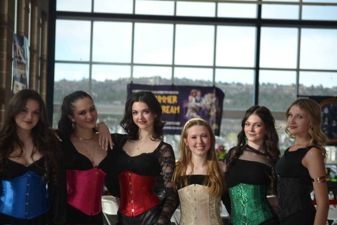 SIX QUEENS